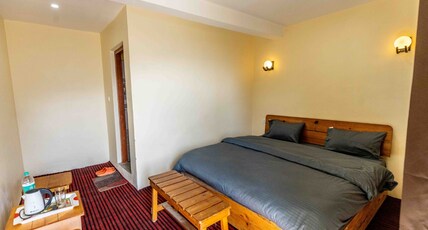 Hidden Valley Homestay Pangot Room Type - Wooden Twin Room