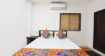 FabHotel Akshay Inn Room Type - Deluxe Room