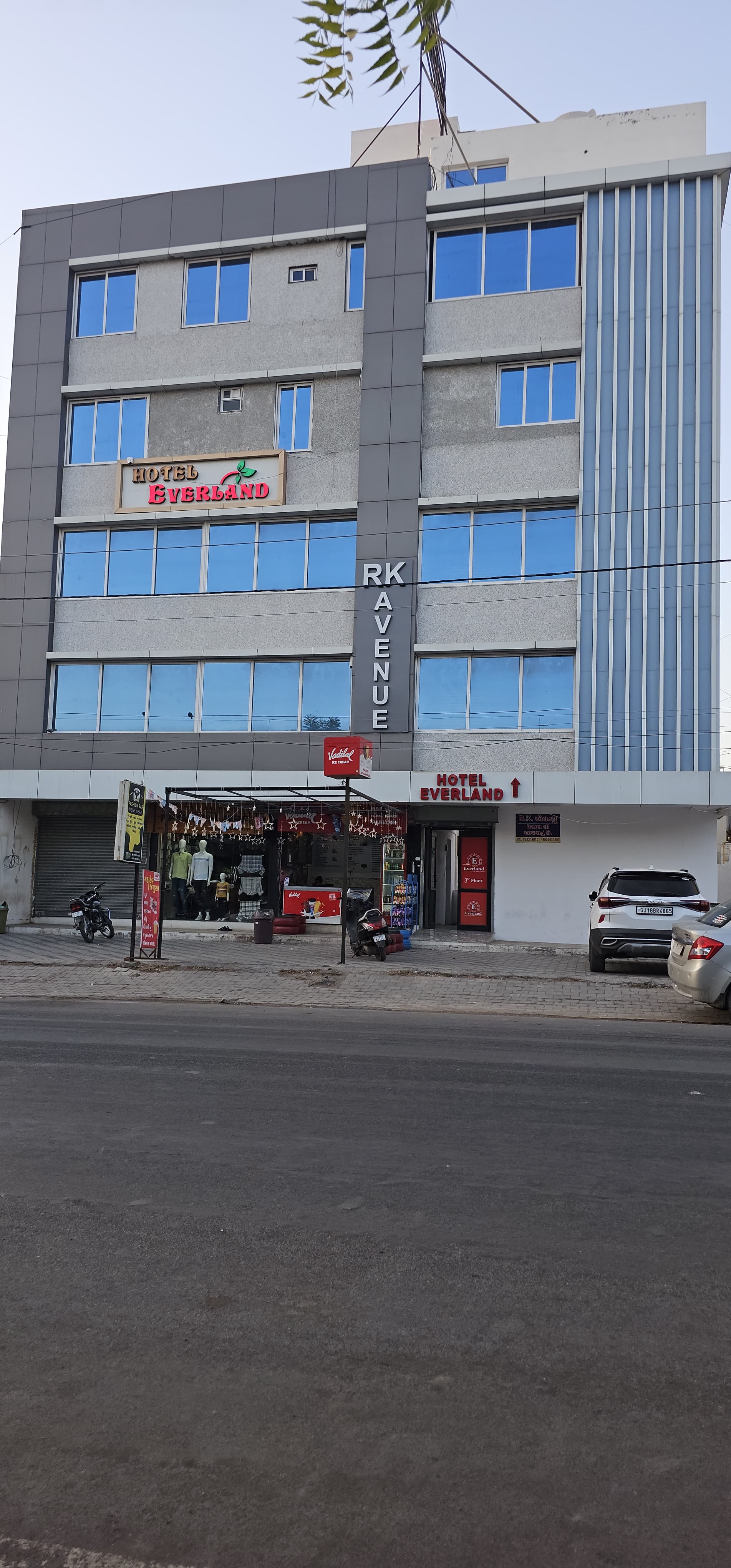 HOTEL EVERLAND - Tap to explore photos