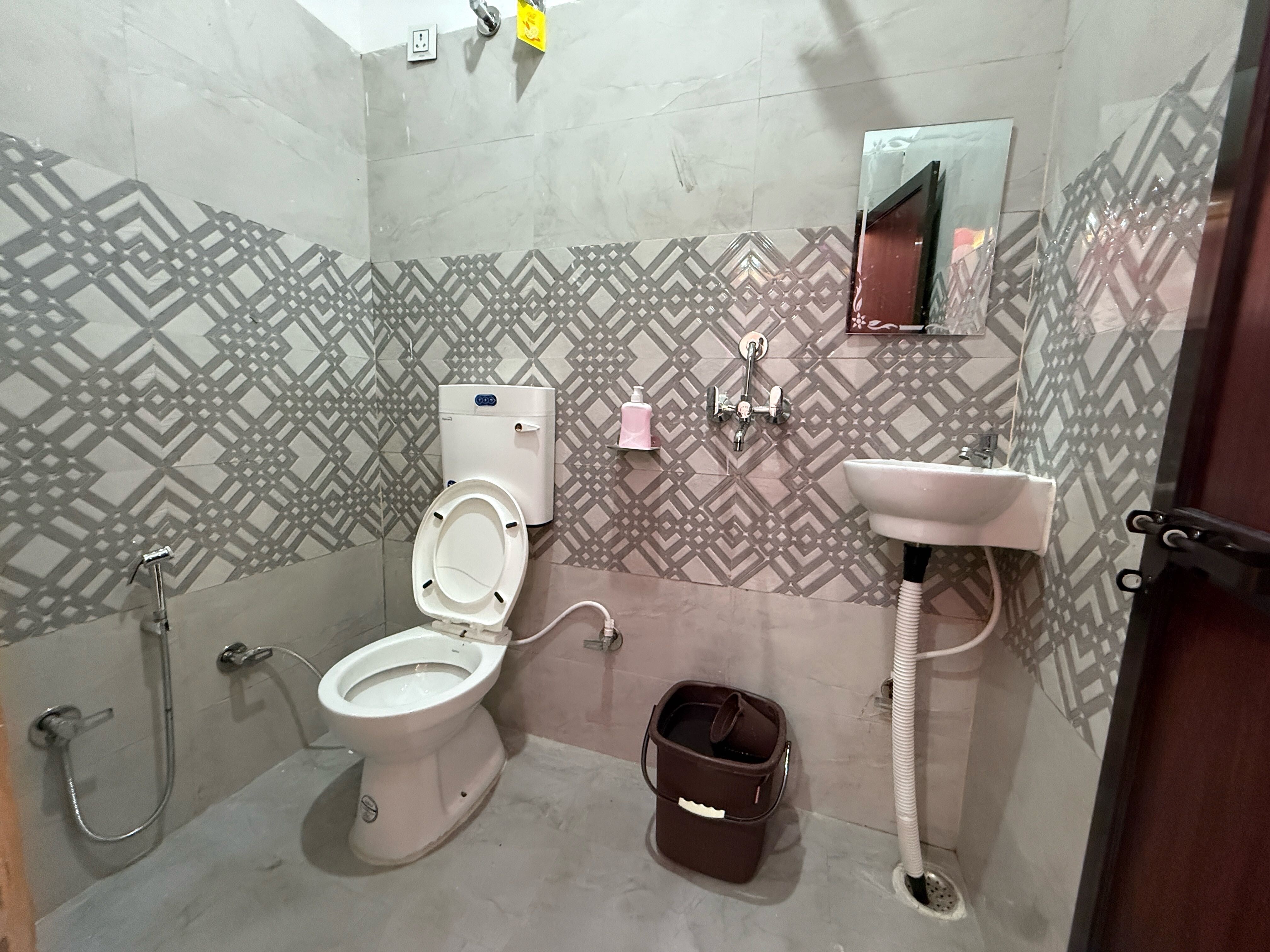 SPOT ON Daksh In Home Stay - Tap to explore photos