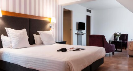 Hotel Castel Maintenon - Handwritten Collection Room Type - Privilege Room with 1 queen-size bed and sofa