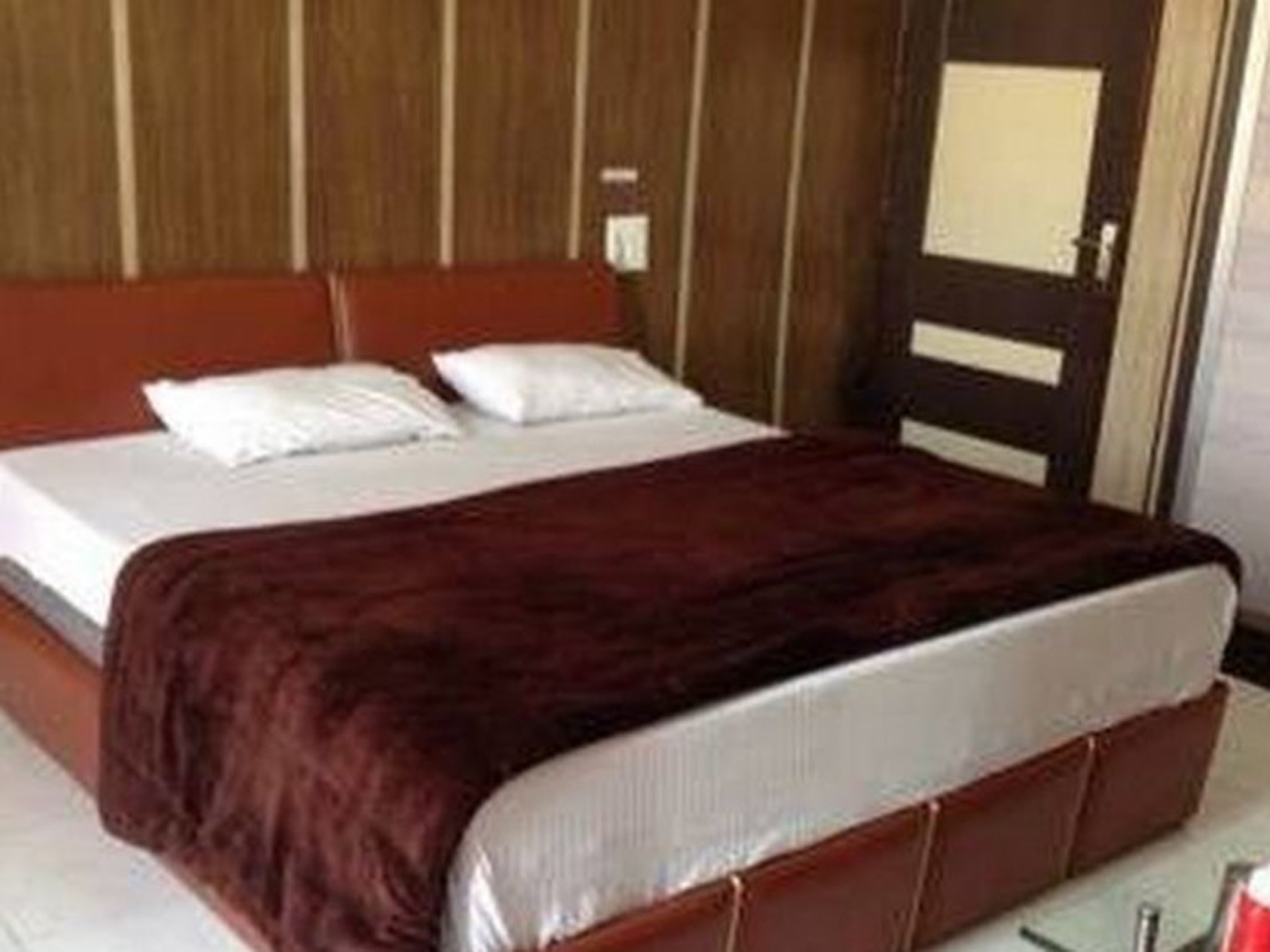 Hotel Jashan Residency - Tap to explore photos