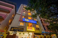 FabHotel Grand Broholic Luxury Rooms JNTU- Nr. JNTU Collegue Metro Station-Kukatpally
