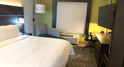Holiday Inn Express Allentown North Room Type - 1 King Bed Standard