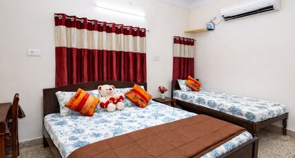 Jaiswal Homestay Room Type - Triple Room with Private Bathroom (AC - FREE WIFI)