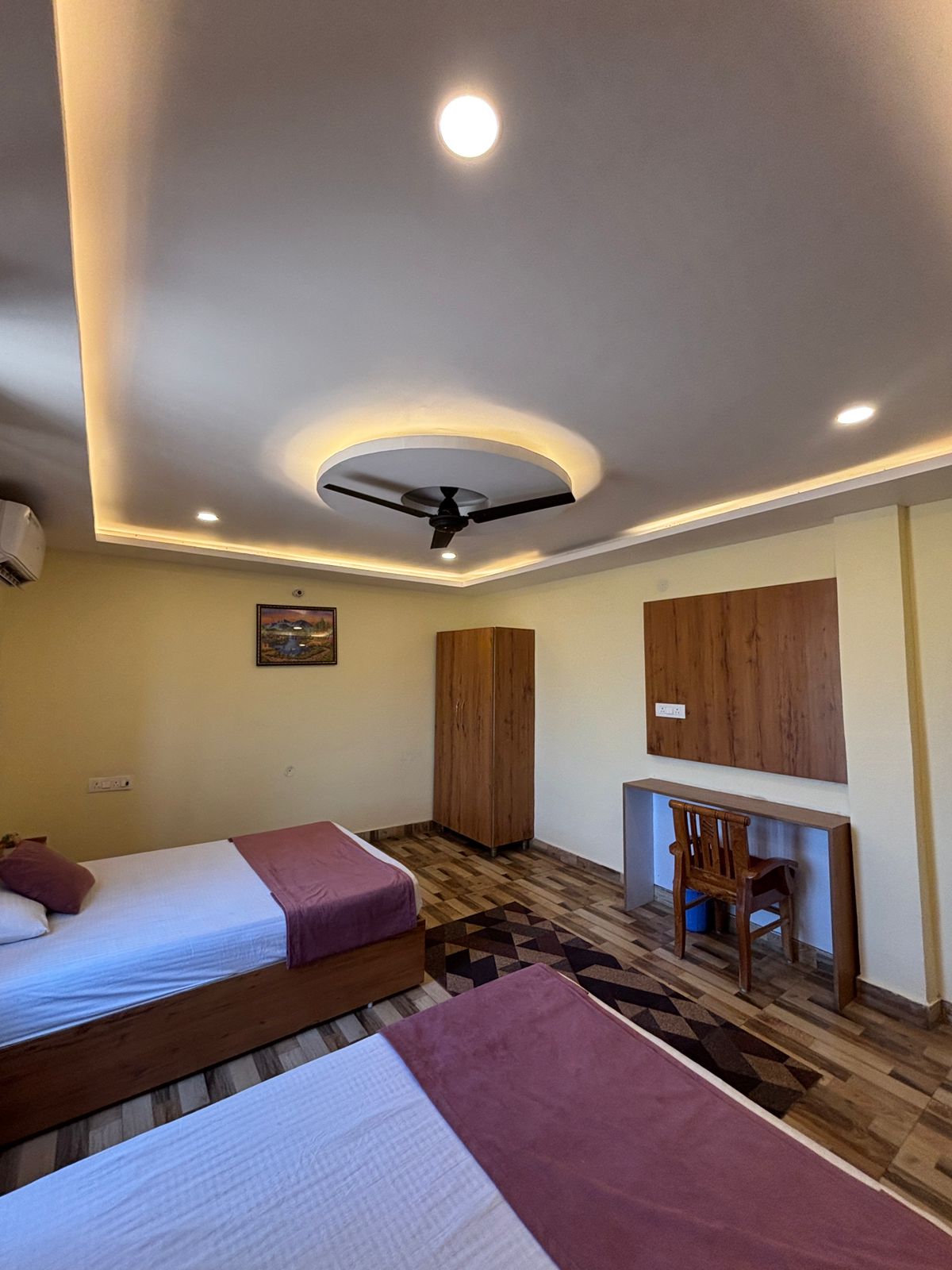 Hill Mountain hotal - Tap to explore photos