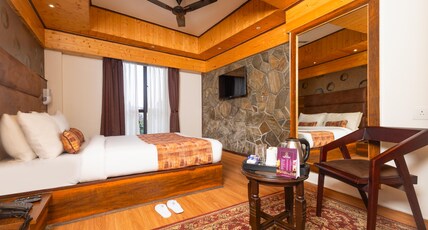 Sumitel Queens Yard Room Type - Deluxe Room.