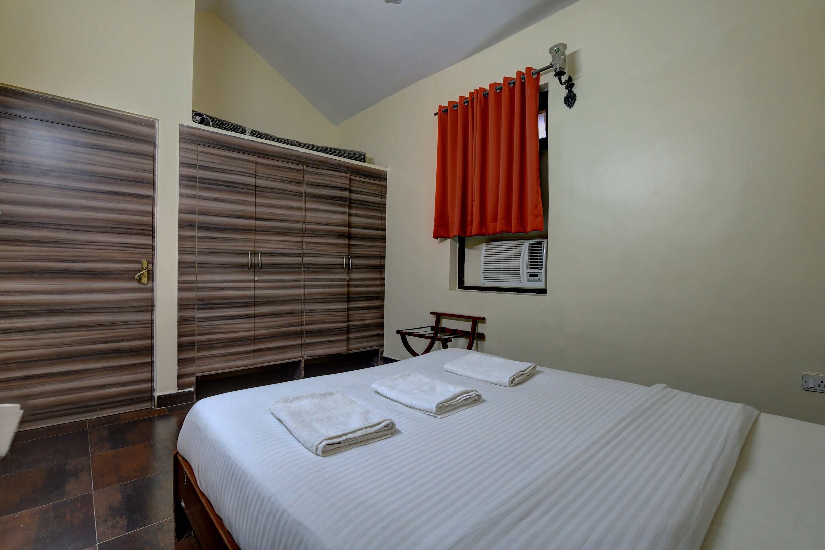 Marigold Charming | 2 BHK Service Apartment - Tap to explore photos