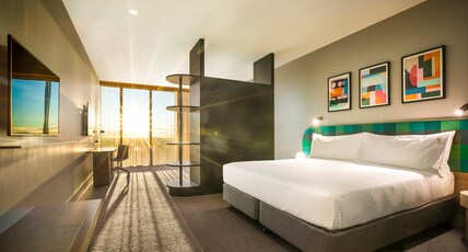 Holiday Inn Werribee, an IHG Hotel Room Type - 1 King Suite High Floor