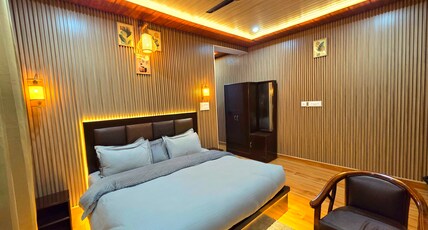 Prafull Hotel & Restaurant Room Type - Super Premium King Room With Balcony