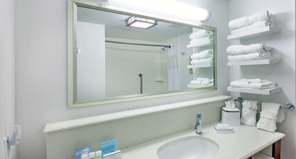 Hampton Inn & Suites Houston North IAH, TX Room Type - 2 QUEENS NONSMOKING