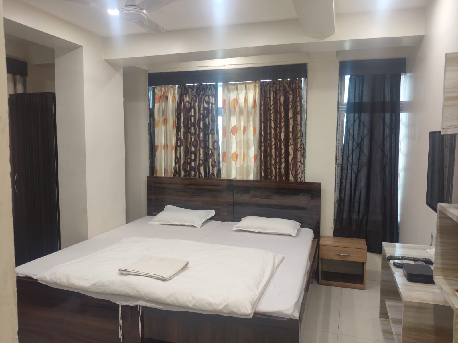 ASMIT REGENCY HOTEL - Tap to explore photos