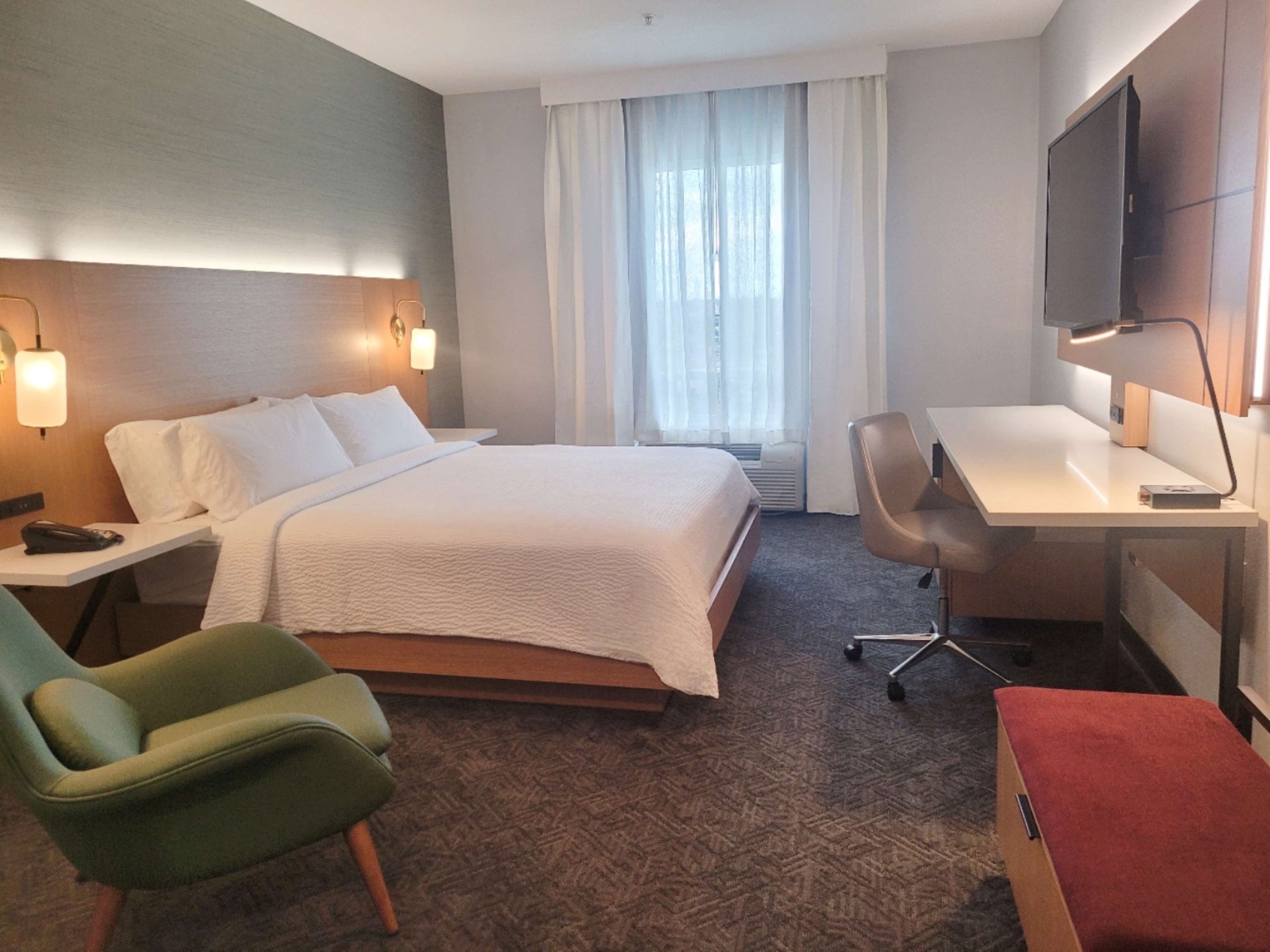 DoubleTree by Hilton Houston Westchase - Tap to explore photos