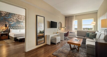 Hotel Indigo NAPERVILLE RIVERWALK, an IHG hotel Room Type - 1 King Bed Suite Accessible Living Area