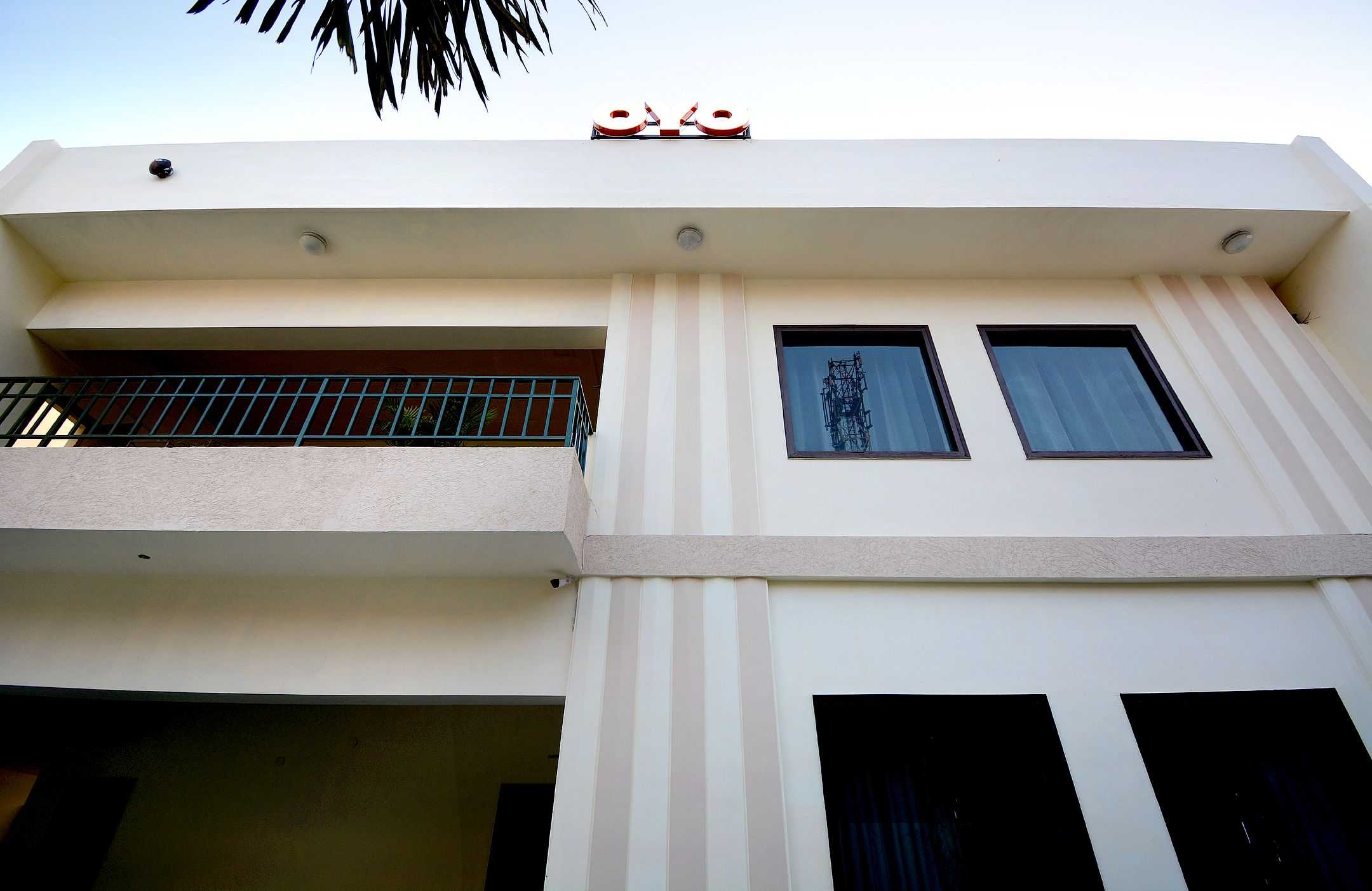 Hotel O DS Royal Guest House - Tap to explore photos