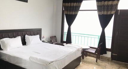 Hillock Guest House Room Type - Deluxe Room (Chandigarh View)