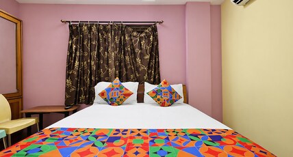 FabHotel SGS Residency Room Type - Deluxe Room