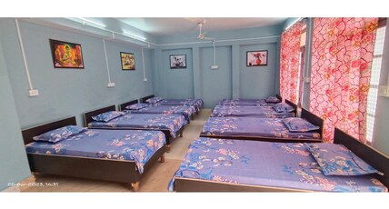 Vasudev Retreat Room Type - FAMILY ROOM (8 SINGLE BED)