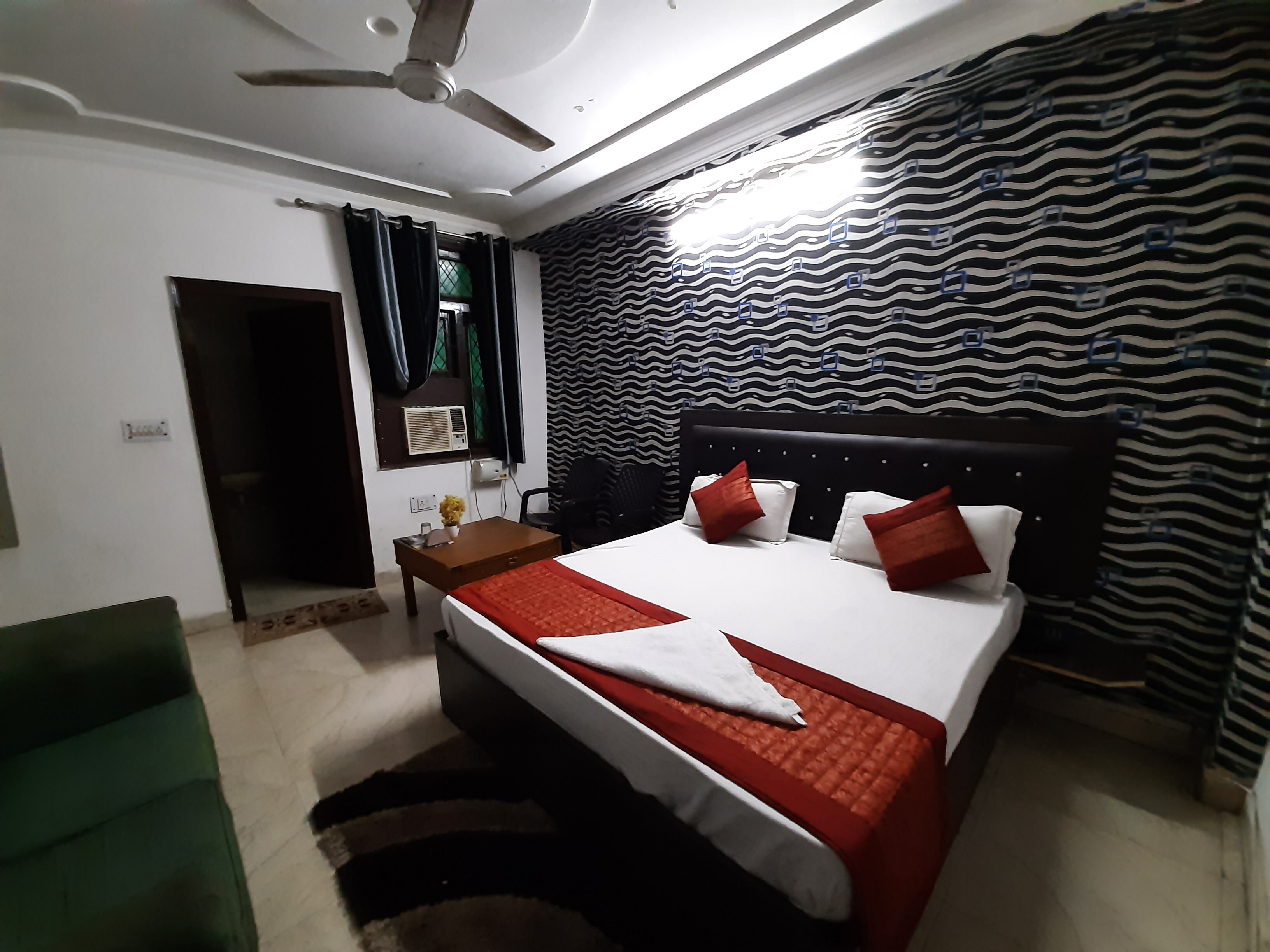 Anshuman Guest House - Tap to explore photos