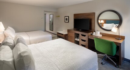 Hampton Inn Asheville-Tunnel Road Room Type - 2 QNS HEARING ACC NOSMOK