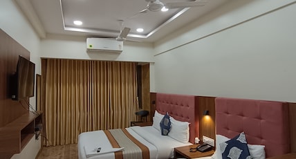Hotel Best - Near Kokilaben Hospital Room Type - Deluxe Triple Room Hotel Best - Near Kokilaben Hospital Room Type - Deluxe Triple Room