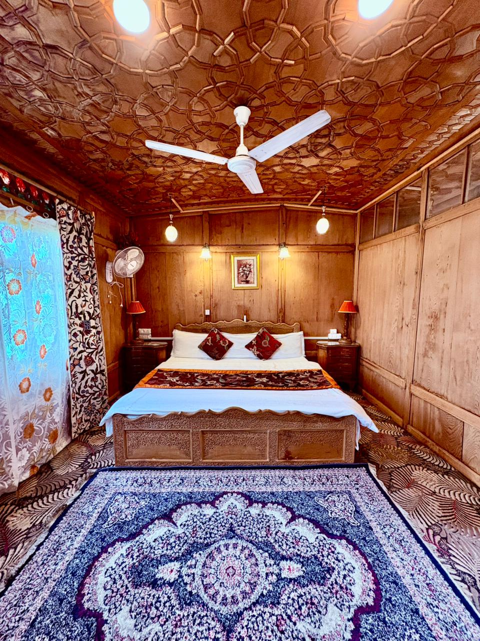Golden Flower Heritage Houseboat - Tap to explore photos