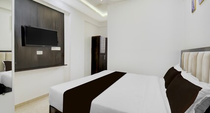Super Townhouse Pimple Nilakh Pune Room Type - Deluxe
