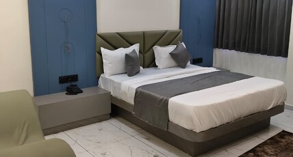 HOTEL 7 C R Room Type - Deluxe City View Room