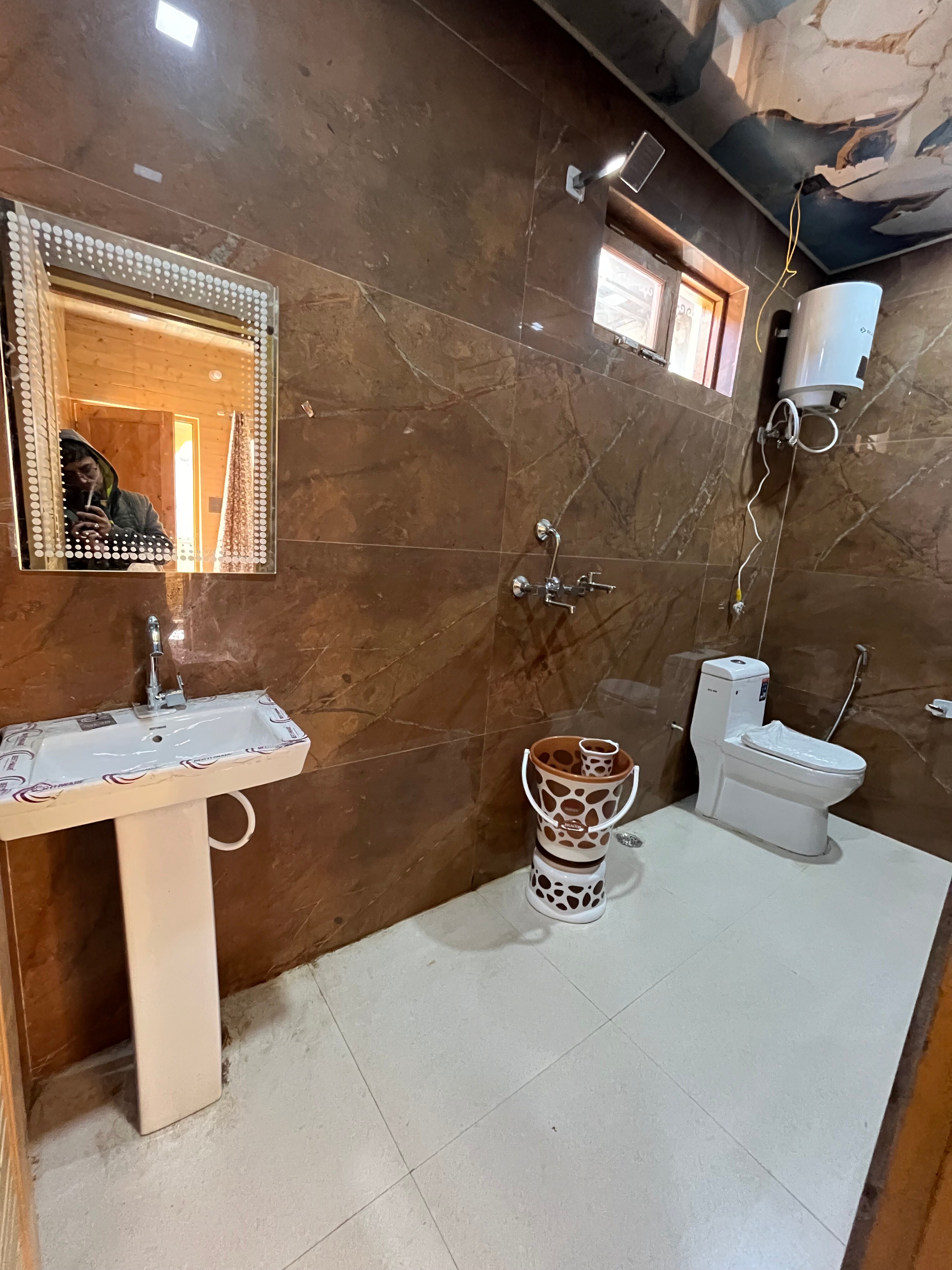 Chougsa Homestay - Tap to explore photos