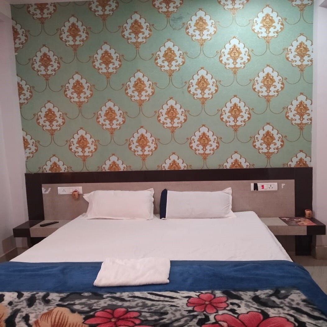 Hotel Sundaram - Tap to explore photos