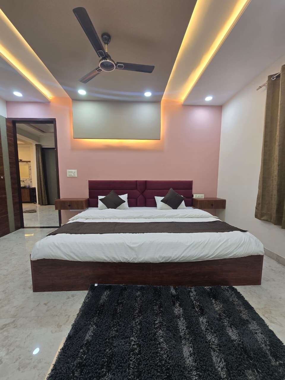 Modern Studio with Balcony   Near Metro   Airport - Tap to explore photos