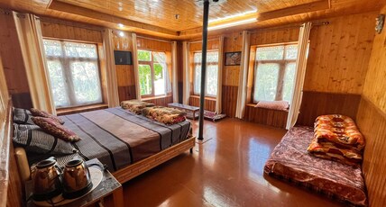 Manepa Homestays Room Type - Mountain View Room  with shared  washroom