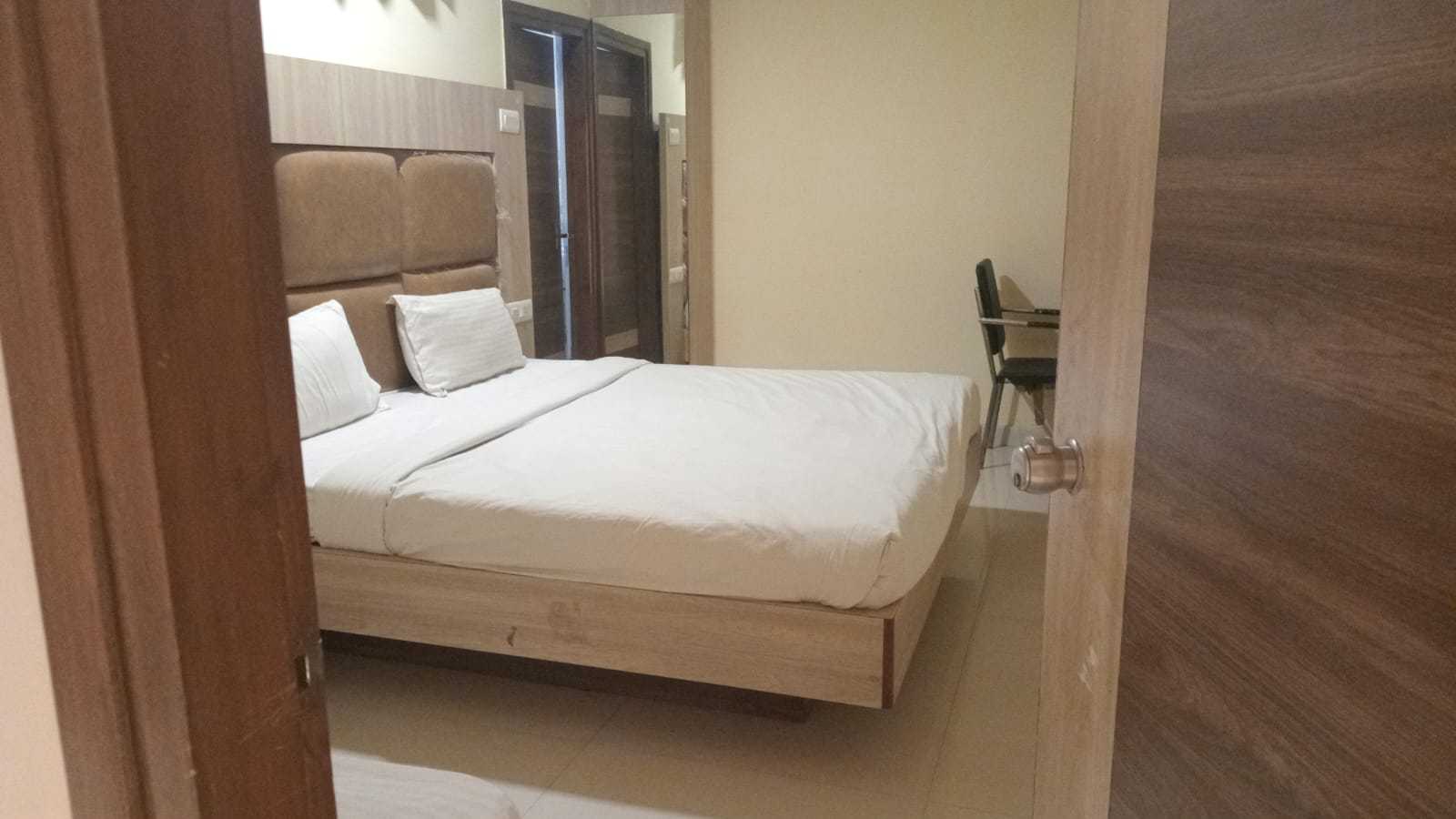 Hotel O Lakdi Ka Pul Formerly Stay Comfort - Tap to explore photos