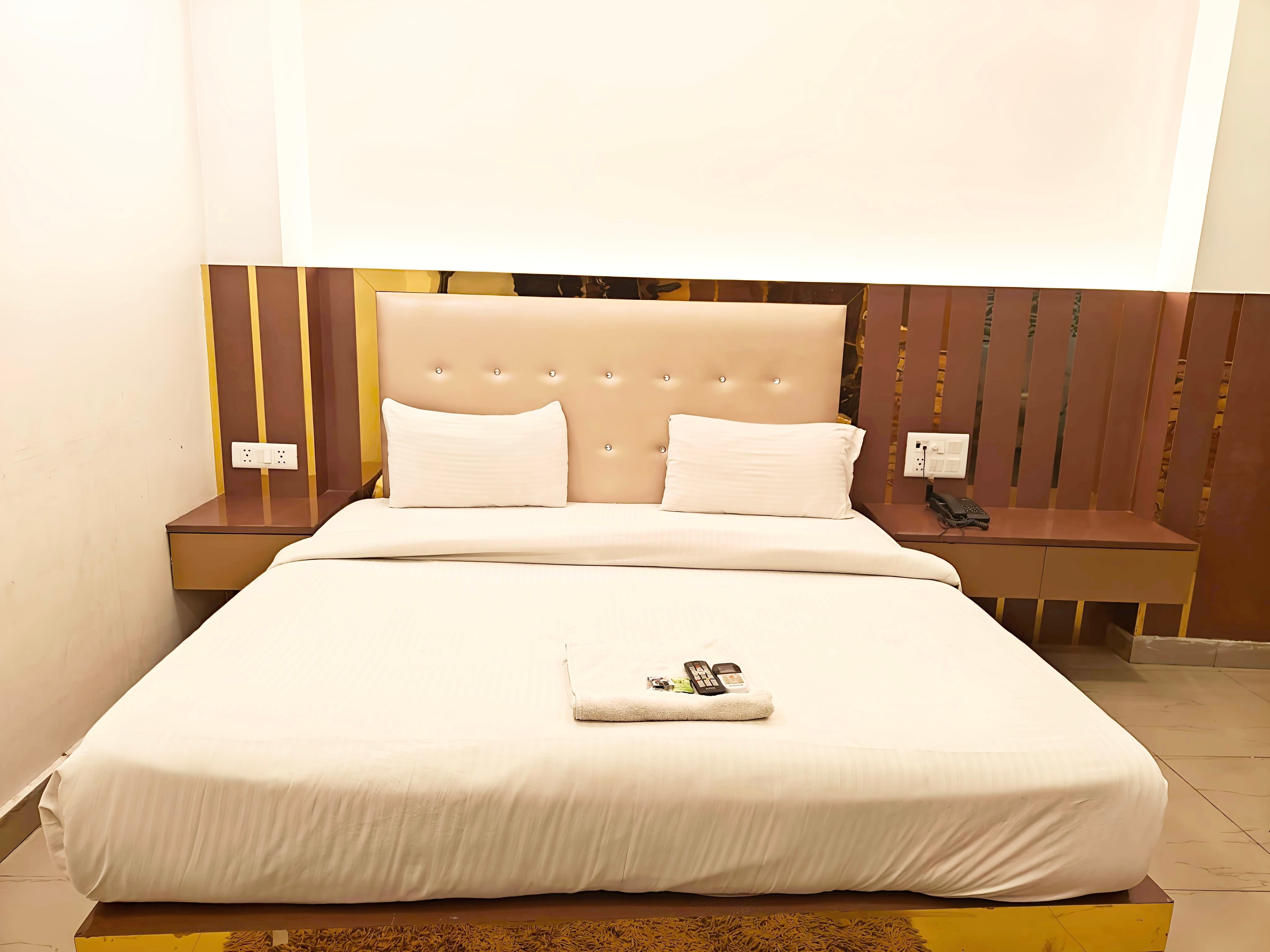 Hotel Apple Villa @ Paharganj - Tap to explore photos