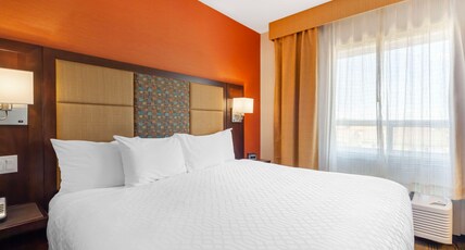 Best Western Plus Chateau Fort St. John Room Type - 1 King Bed, Non-Smoking, Larger Room, Kitchenette, Pillowtop Bed, Sofabed, Full Breakfast
