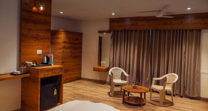 WHISPERING PEEPUL HOSPITALITY SERVICES Room Type - Premium Cottage