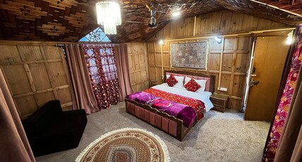 Lucky Kashmir Heritage Houseboat Room Type - Bedroom 2