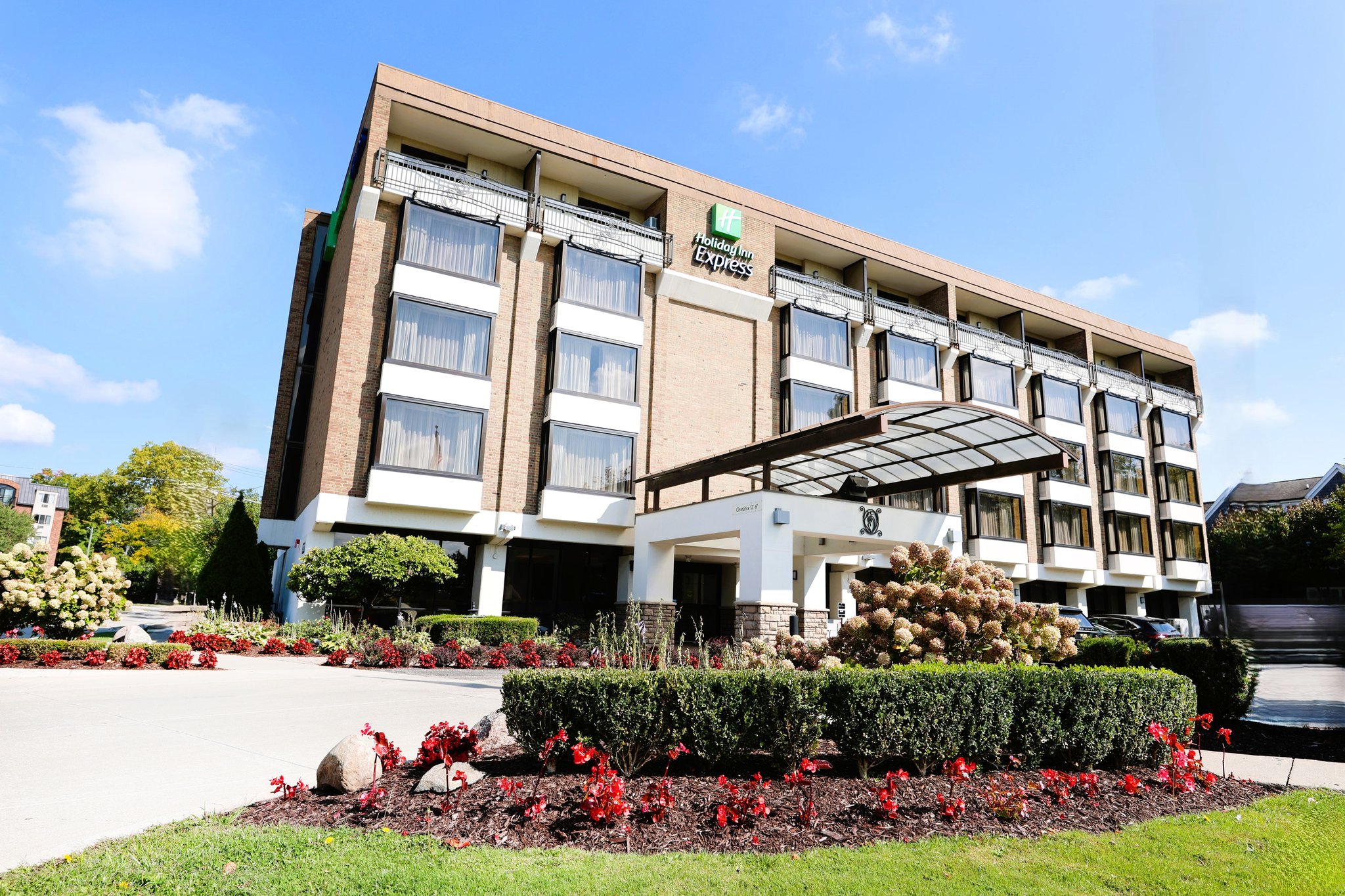 Holiday Inn Express Birmingham Redditch - Tap to explore photos