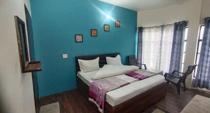 HOTEL SAROVAR INN Room Type - 101 DELUXE LAKE FACING