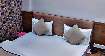 MMAZZ HOTEL Room Type - Deluxe Room