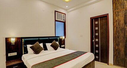Super Collection O Sector 55 Noida Near Noida Stadium Room Type - Classic with Balcony