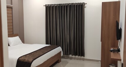 Dream Suites Room Type - Deluxe Room AC