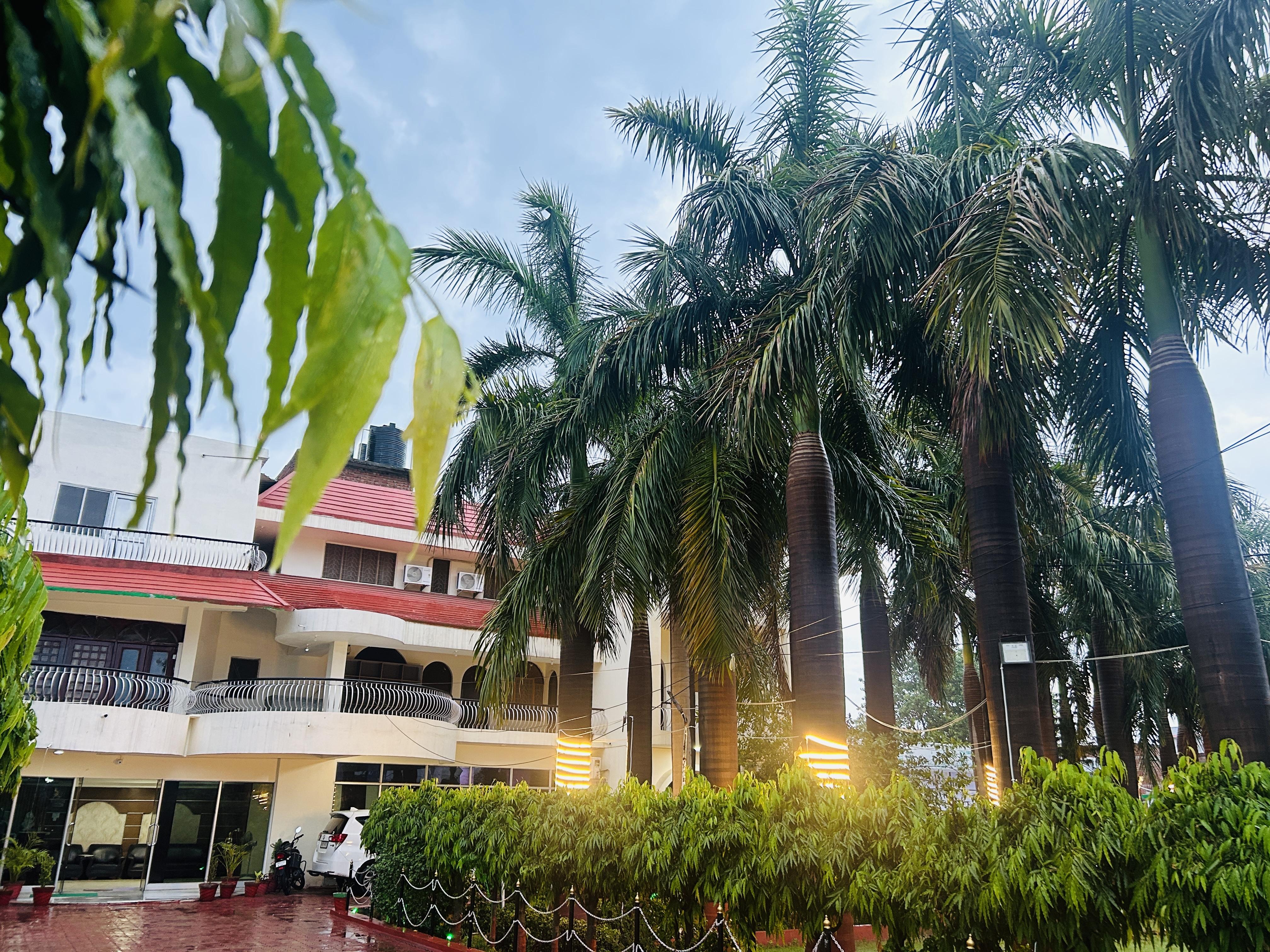 Metta Budhha Resort Near MAHABODHI TEMPLE - Tap to explore photos