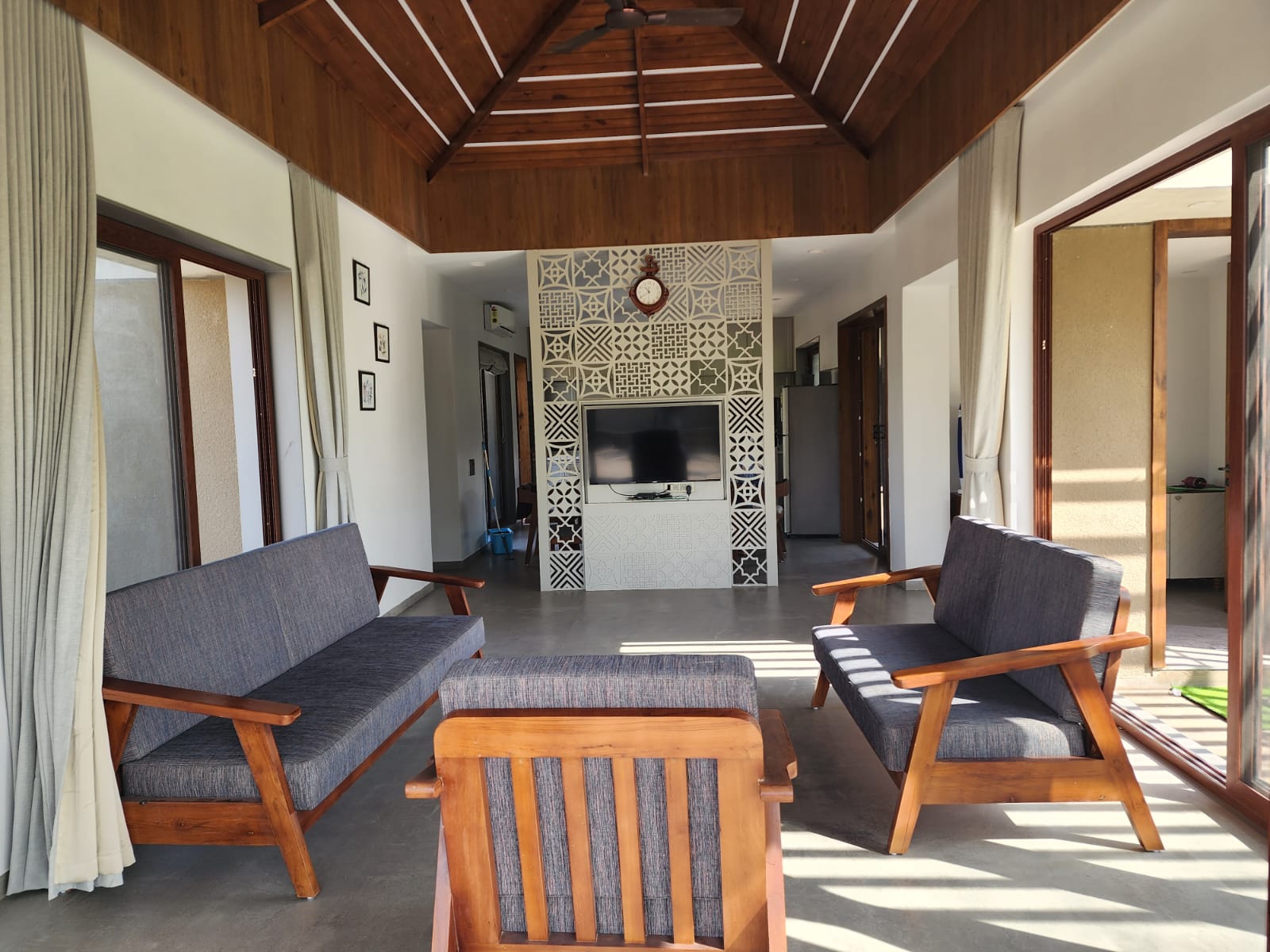 ShantRamniy A Luxurious Stay in Bhuj - Tap to explore photos