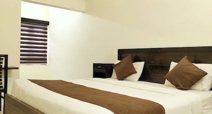 Hotel Shadow Regency Room Type - Deluxe Double Room without Air Conditioning Hotel Shadow Regency Room Type - Deluxe Double Room without Air Conditioning