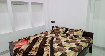 Samridhi Homestay | Tulsi Ghat Room Type - Deluxe AC Room with Attached Washroom