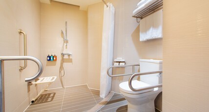 Holiday Inn Express Macau City Centre Room Type - 1 Queen Standard Accessible Holiday Inn Express Macau City Centre Room Type - 1 Queen Standard Accessible
