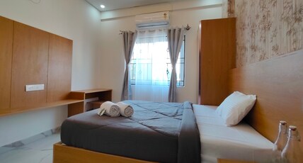 Z Express Aradhana Room Type - Deluxe Queen