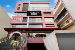 Super Townhouse Sankaramatam Road Near Diamond Park