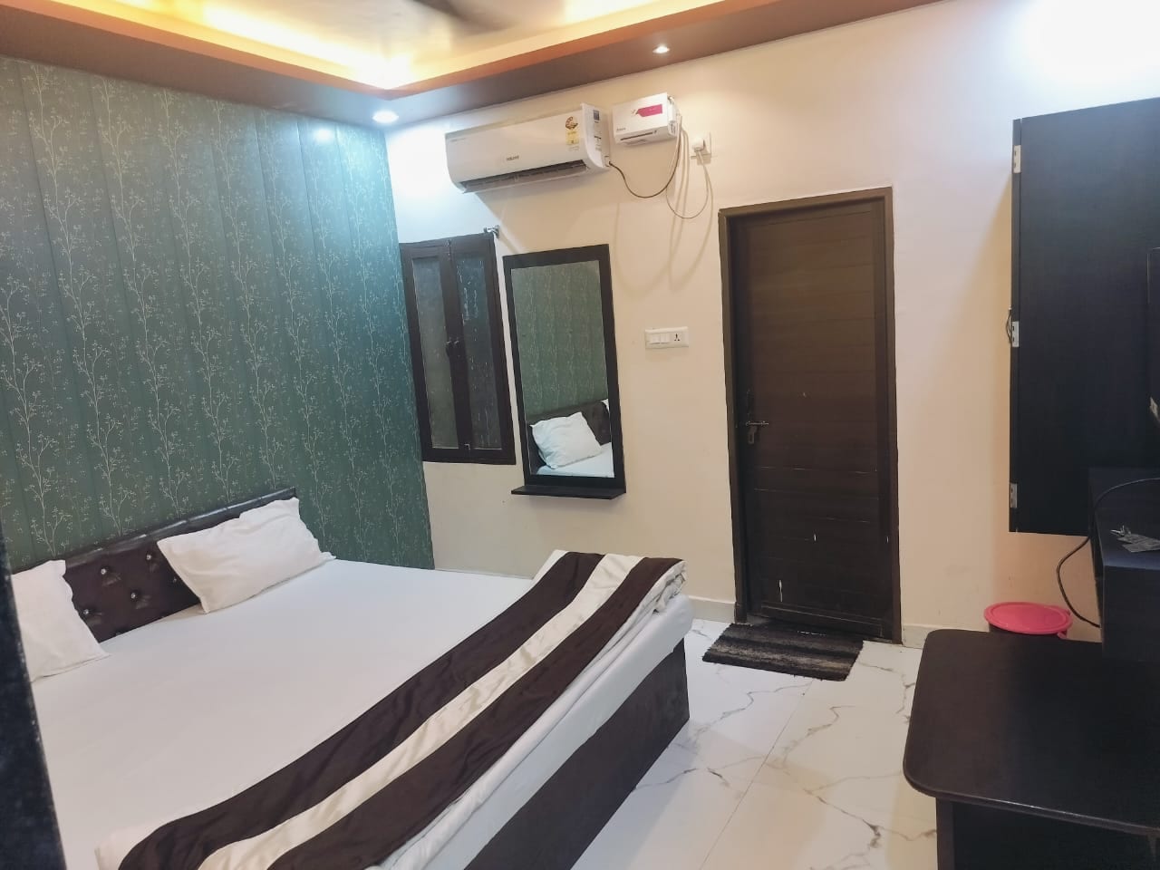 Hotel Shiv Manglam - Tap to explore photos